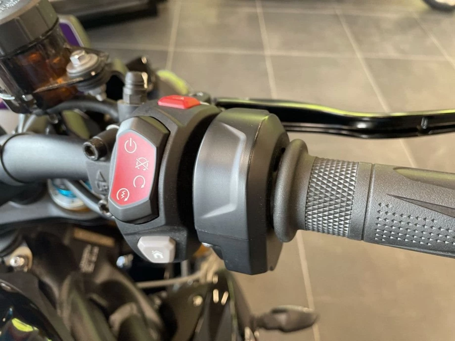 Angebot Triumph Speed Triple 1200 RS Bild 12: Angebot Triumph Speed Triple 1200 RS