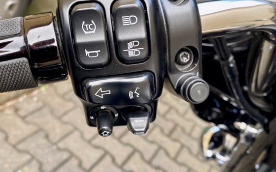 Gebrauchtmotorrad Harley-Davidson Touring Street Glide Special FLHXS - Bild 16