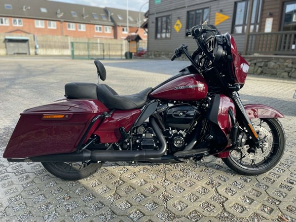 Gebrauchtmotorrad Harley-Davidson Touring Street Glide Special FLHXS