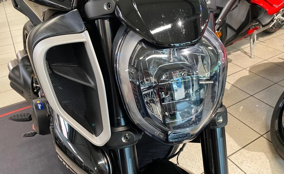 Angebot Ducati Diavel V4 Bild 6: Angebot Ducati Diavel V4