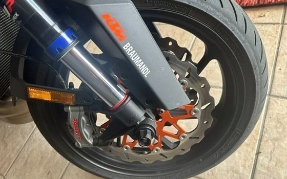 Gebrauchtmotorrad KTM 1290 Super Duke R EVO - Bild 2 Gebrauchtmotorrad KTM 1290 Super Duke R EVO - Bild 2