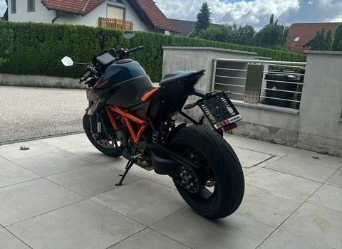 Gebrauchtmotorrad KTM 1290 Super Duke R EVO - Bild 3 Gebrauchtmotorrad KTM 1290 Super Duke R EVO - Bild 3