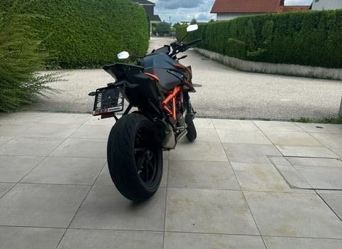 Gebrauchtmotorrad KTM 1290 Super Duke R EVO - Bild 6 Gebrauchtmotorrad KTM 1290 Super Duke R EVO - Bild 6