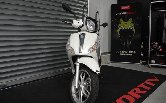 Gebrauchtmotorrad Piaggio Medley 125 ie IGET - Bild 3