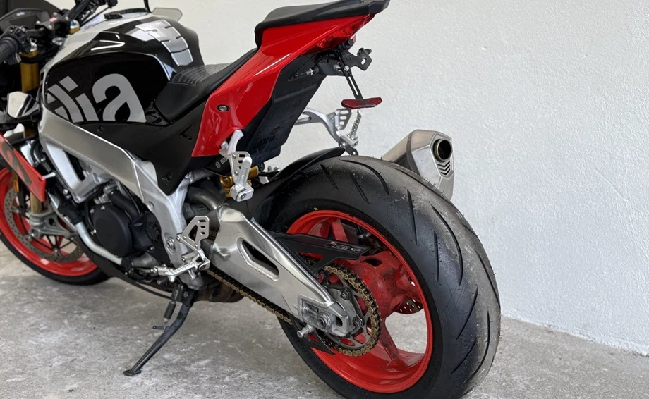 Angebot Aprilia Tuono V4 1100 Factory Bild 5: Angebot Aprilia Tuono V4 1100 Factory
