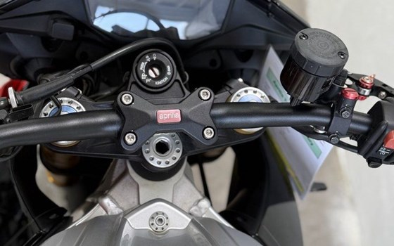 Gebrauchtmotorrad Aprilia Tuono V4 1100 Factory - Bild 6
