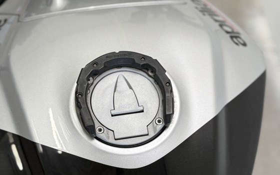 Gebrauchtmotorrad Aprilia Tuono V4 1100 Factory - Bild 9