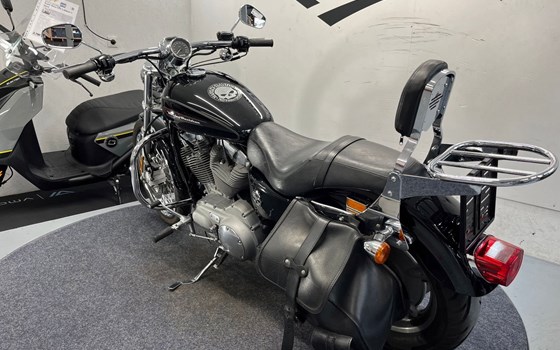 Gebrauchtmotorrad Harley-Davidson Sportster XL 883 C Custom - Bild 4