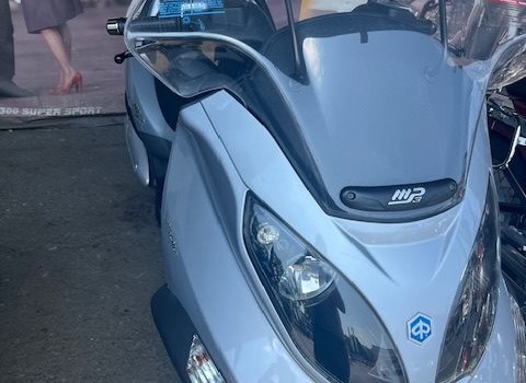Gebrauchtmotorrad Piaggio MP3 250 - Bild 1 Gebrauchtmotorrad Piaggio MP3 250 - Bild 1