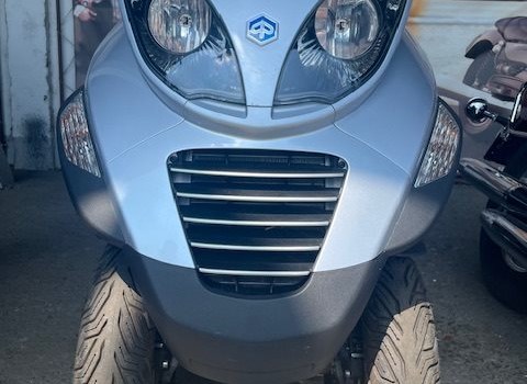 Gebrauchtmotorrad Piaggio MP3 250 - Bild 2 Gebrauchtmotorrad Piaggio MP3 250 - Bild 2