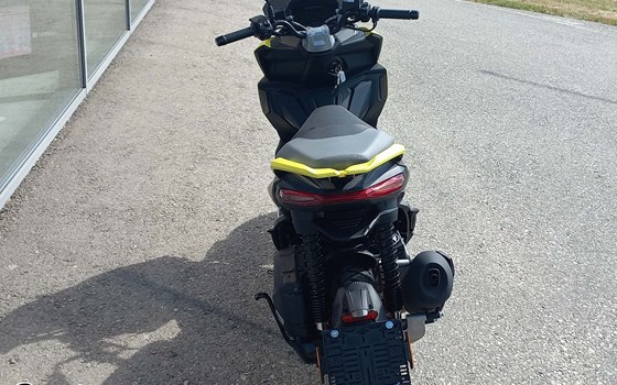 Gebrauchtmotorrad Aprilia SR GT Sport 125 - Bild 3 Gebrauchtmotorrad Aprilia SR GT Sport 125 - Bild 3