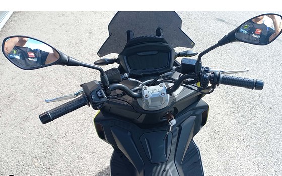 Gebrauchtmotorrad Aprilia SR GT Sport 125 - Bild 4 Gebrauchtmotorrad Aprilia SR GT Sport 125 - Bild 4