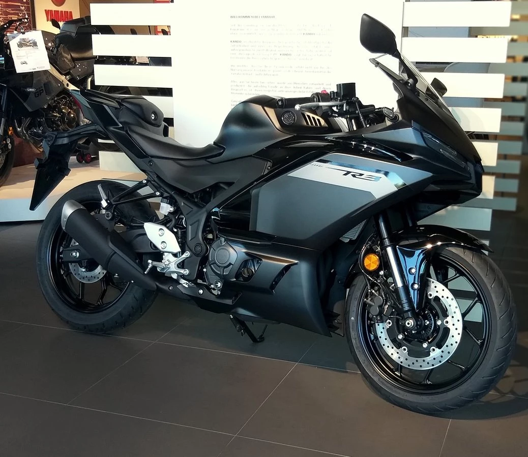 Yamaha R3 