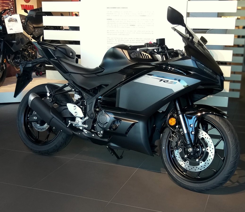 Yamaha R3 