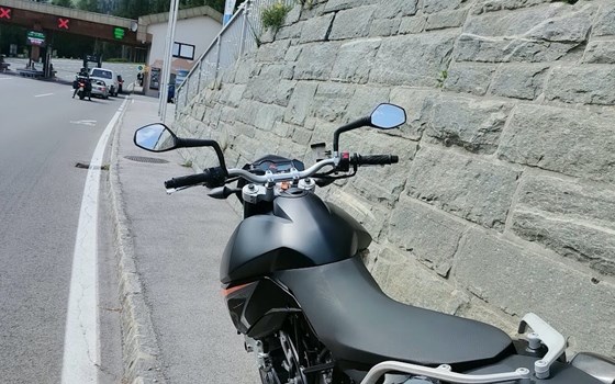 Gebrauchtmotorrad KTM 990 Supermoto - Bild 5 Gebrauchtmotorrad KTM 990 Supermoto - Bild 5