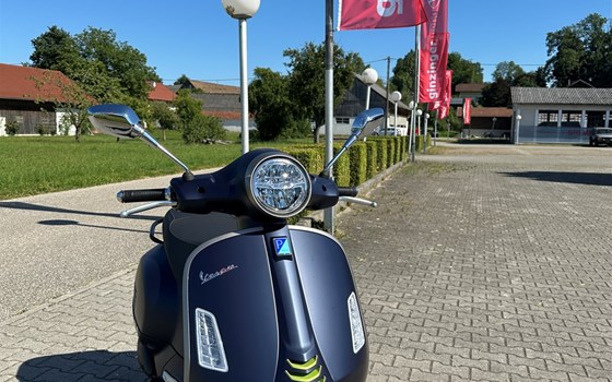 Gebrauchtmotorrad Vespa GTS 300 Super Tech - Bild 1 Gebrauchtmotorrad Vespa GTS 300 Super Tech - Bild 1