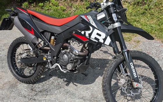 Gebrauchtmotorrad Derbi Senda DRD 125 R - Bild 1 Gebrauchtmotorrad Derbi Senda DRD 125 R - Bild 1