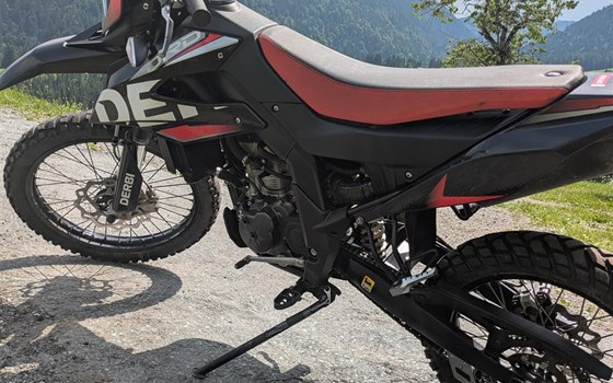Gebrauchtmotorrad Derbi Senda DRD 125 R - Bild 3 Gebrauchtmotorrad Derbi Senda DRD 125 R - Bild 3