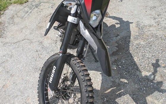 Gebrauchtmotorrad Derbi Senda DRD 125 R - Bild 4 Gebrauchtmotorrad Derbi Senda DRD 125 R - Bild 4