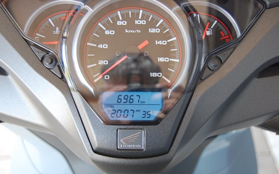 Gebrauchtmotorrad Honda SH300i - Bild 7