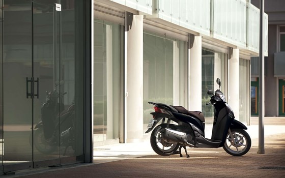 Gebrauchtmotorrad Honda SH300i - Bild 11