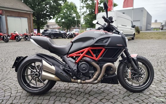 Gebrauchtmotorrad Ducati Diavel Carbon - Bild 2