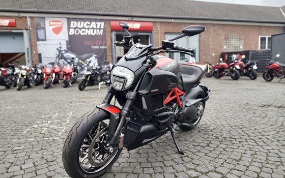 Gebrauchtmotorrad Ducati Diavel Carbon - Bild 3