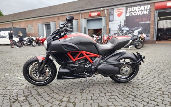 Gebrauchtmotorrad Ducati Diavel Carbon - Bild 4