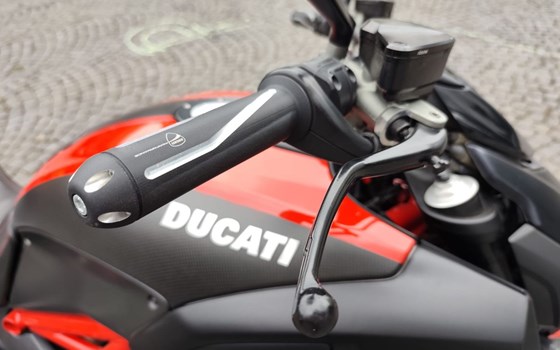 Gebrauchtmotorrad Ducati Diavel Carbon - Bild 8