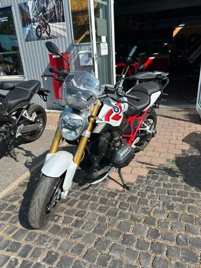 R 1200 R