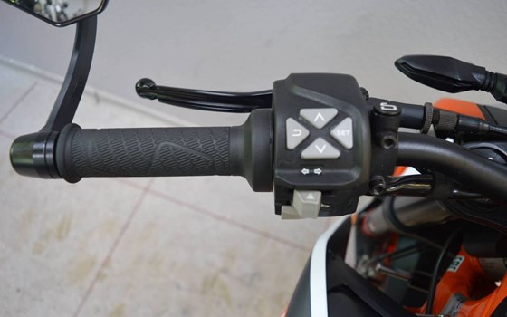 Gebrauchtmotorrad KTM 890 Duke R - Bild 11