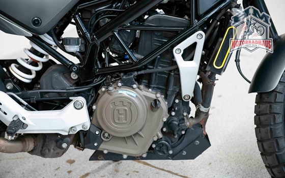 Gebrauchtmotorrad Husqvarna Svartpilen 401 - Bild 9