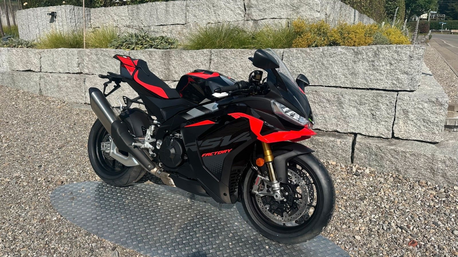 Aprilia RSV4 1100 Factory
