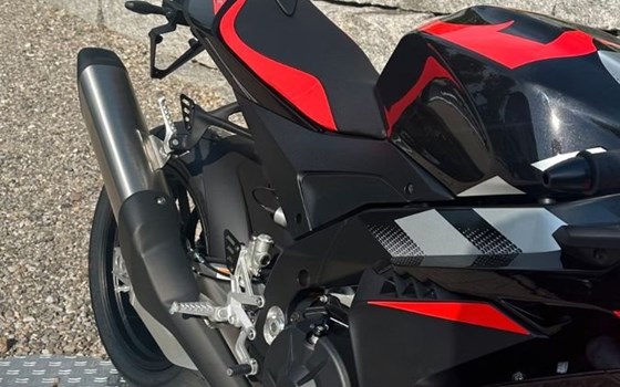 Neufahrzeug Aprilia RSV4 1100 Factory - Bild 3