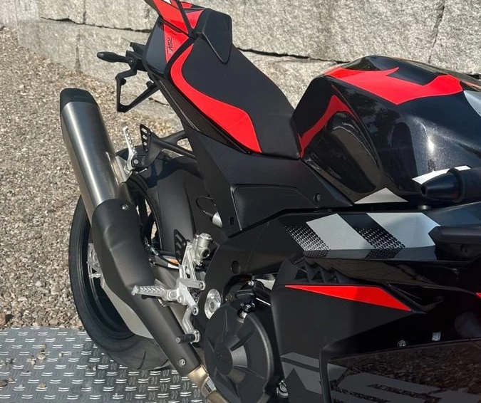Angebot Aprilia RSV4 1100 Factory Bild 3: Angebot Aprilia RSV4 1100 Factory