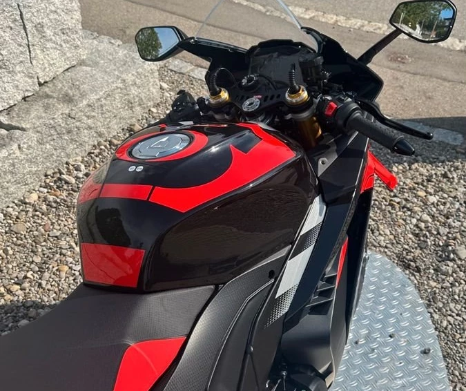 Angebot Aprilia RSV4 1100 Factory Bild 4: Angebot Aprilia RSV4 1100 Factory