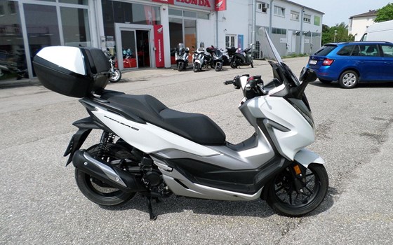 Gebrauchtmotorrad Honda Forza 300 - Bild 2