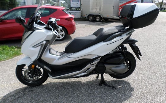 Gebrauchtmotorrad Honda Forza 300 - Bild 6