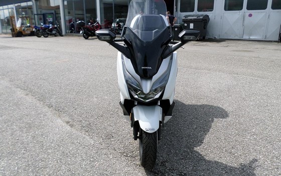 Gebrauchtmotorrad Honda Forza 300 - Bild 8 Gebrauchtmotorrad Honda Forza 300 - Bild 8