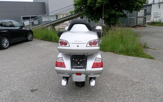 Gebrauchtmotorrad Honda GL 1800 Goldwing - Bild 4 Gebrauchtmotorrad Honda GL 1800 Goldwing - Bild 4
