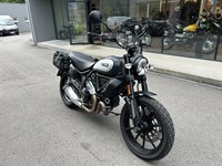 Gebrauchtmotorrad Ducati Scrambler Icon Dark 