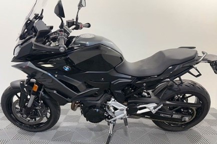 BMW F 900 XR