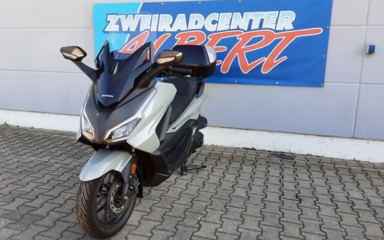 Gebrauchtmotorrad Honda Forza 350 - Bild 9