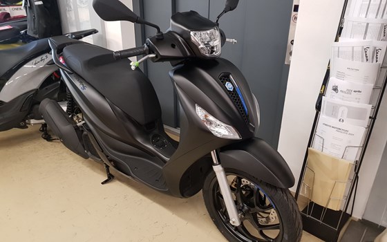 Gebrauchtmotorrad Piaggio Medley S 125 ie IGET - Bild 2 Gebrauchtmotorrad Piaggio Medley S 125 ie IGET - Bild 2