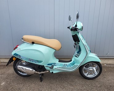 Vespa Primavera 125 Batik