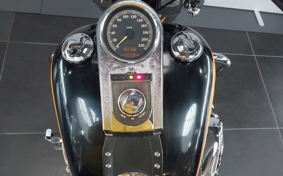 Gebrauchtmotorrad Harley-Davidson Softail Heritage Classic FLSTC - Bild 8 Gebrauchtmotorrad Harley-Davidson Softail Heritage Classic FLSTC - Bild 8
