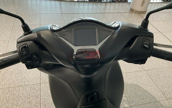 Gebrauchtmotorrad Honda SH125i - Bild 5