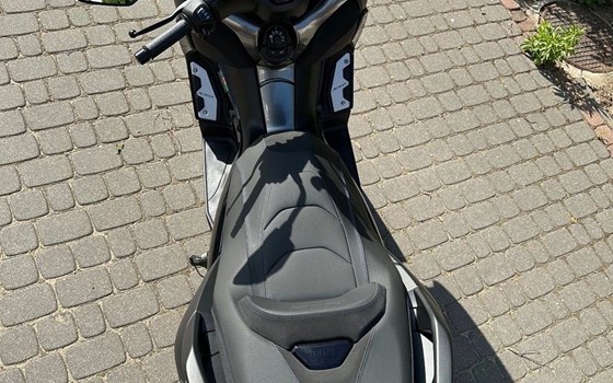 Gebrauchtmotorrad Yamaha XMAX 300 Tech MAX - Bild 3 Gebrauchtmotorrad Yamaha XMAX 300 Tech MAX - Bild 3