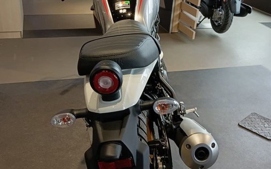 Neufahrzeug Yamaha XSR125 Legacy - Bild 4 Neufahrzeug Yamaha XSR125 Legacy - Bild 4