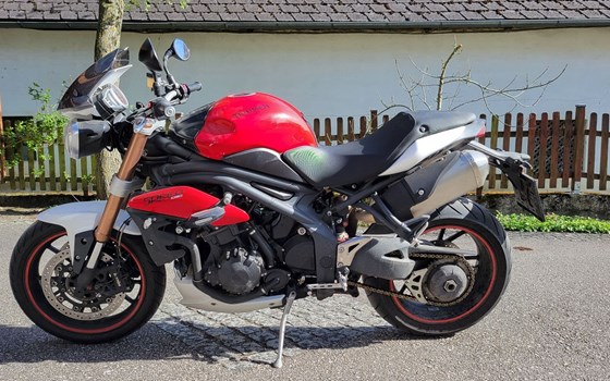 Gebrauchtmotorrad Triumph Speed Triple 1050 - Bild 1 Gebrauchtmotorrad Triumph Speed Triple 1050 - Bild 1